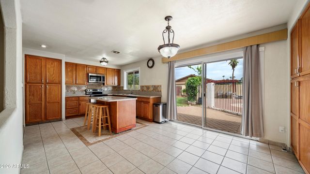 2908 E CACTUS Road, Phoenix, AZ 85032