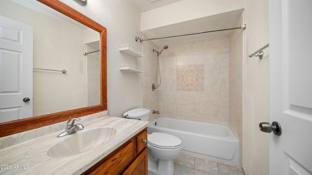 2908 E CACTUS Road, Phoenix, AZ 85032