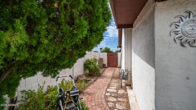 2908 E CACTUS Road, Phoenix, AZ 85032