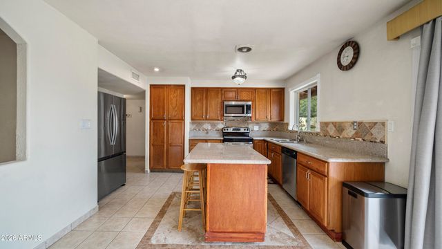 2908 E CACTUS Road, Phoenix, AZ 85032