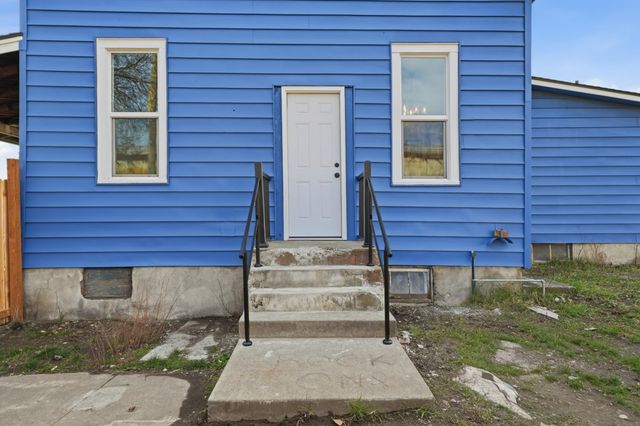 3127 E Jackson Ave, Spokane, WA 99207