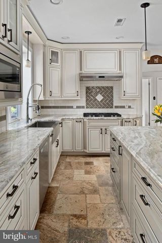 3821 FOUNTAIN CIR, Fountainville, PA 18923