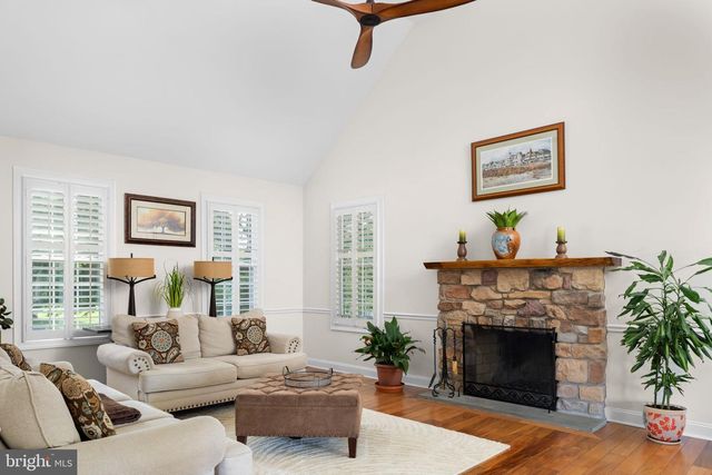 3821 FOUNTAIN CIR, Fountainville, PA 18923