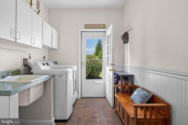 3821 FOUNTAIN CIR, Fountainville, PA 18923