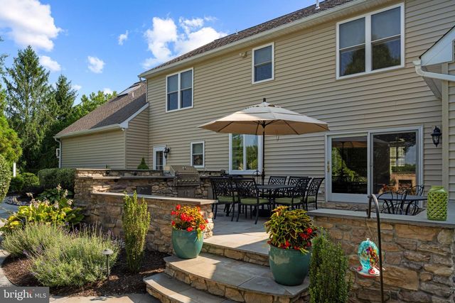 3821 FOUNTAIN CIR, Fountainville, PA 18923
