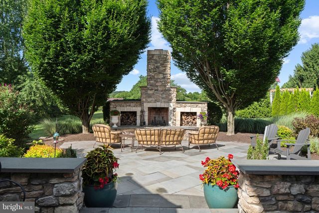 3821 FOUNTAIN CIR, Fountainville, PA 18923