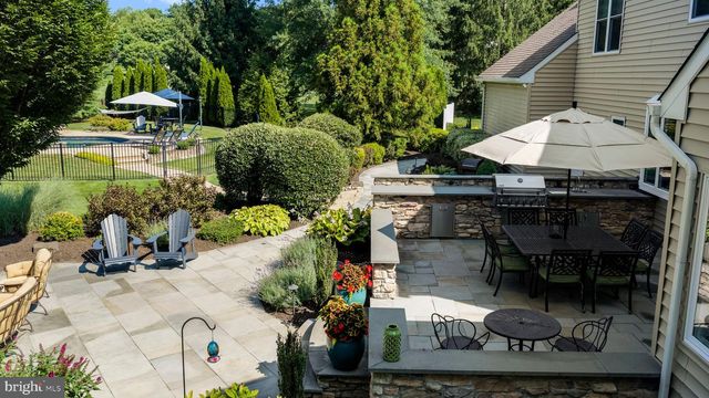 3821 FOUNTAIN CIR, Fountainville, PA 18923