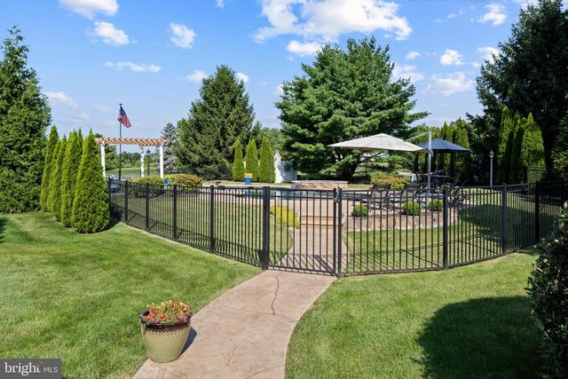 3821 FOUNTAIN CIR, Fountainville, PA 18923