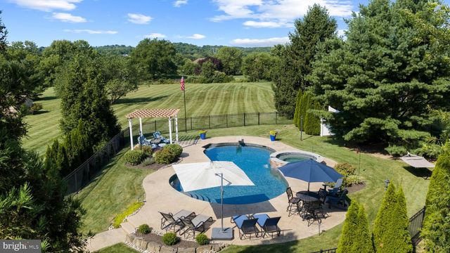 3821 FOUNTAIN CIR, Fountainville, PA 18923