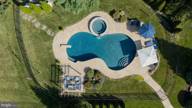 3821 FOUNTAIN CIR, Fountainville, PA 18923