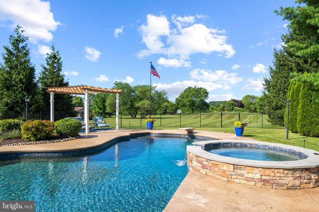 3821 FOUNTAIN CIR, Fountainville, PA 18923