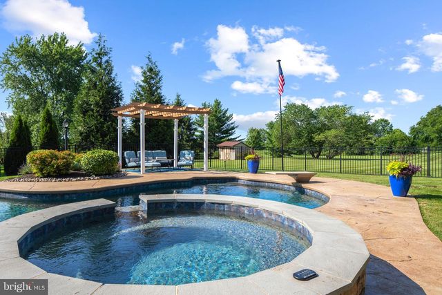 3821 FOUNTAIN CIR, Fountainville, PA 18923