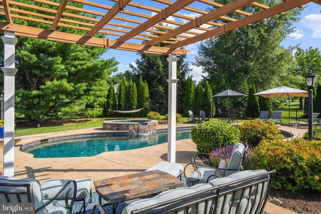 3821 FOUNTAIN CIR, Fountainville, PA 18923