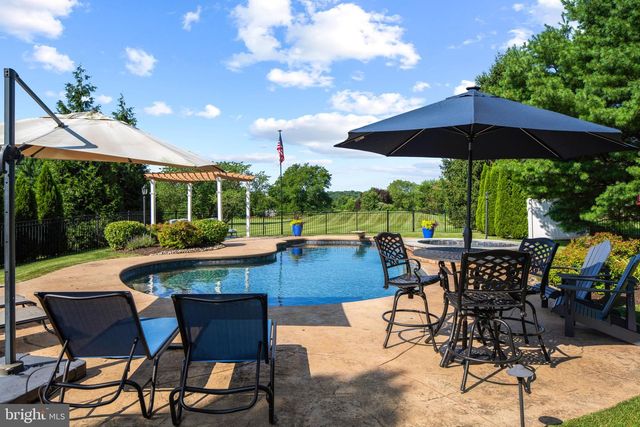 3821 FOUNTAIN CIR, Fountainville, PA 18923