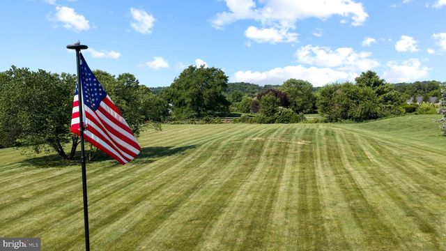 3821 FOUNTAIN CIR, Fountainville, PA 18923