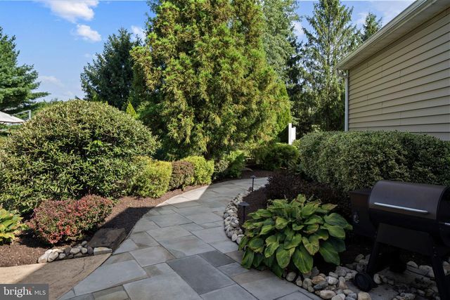 3821 FOUNTAIN CIR, Fountainville, PA 18923