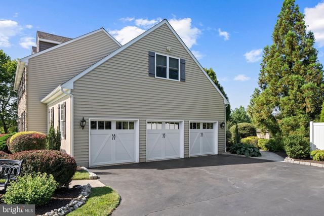 3821 FOUNTAIN CIR, Fountainville, PA 18923