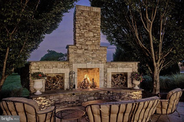 3821 FOUNTAIN CIR, Fountainville, PA 18923