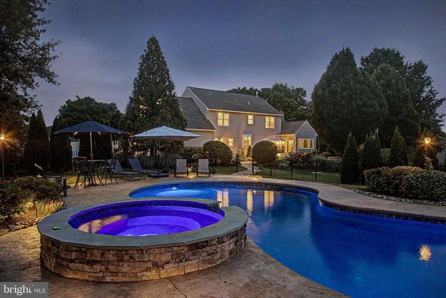 3821 FOUNTAIN CIR, Fountainville, PA 18923