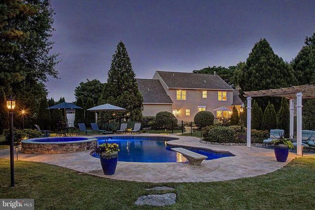 3821 FOUNTAIN CIR, Fountainville, PA 18923