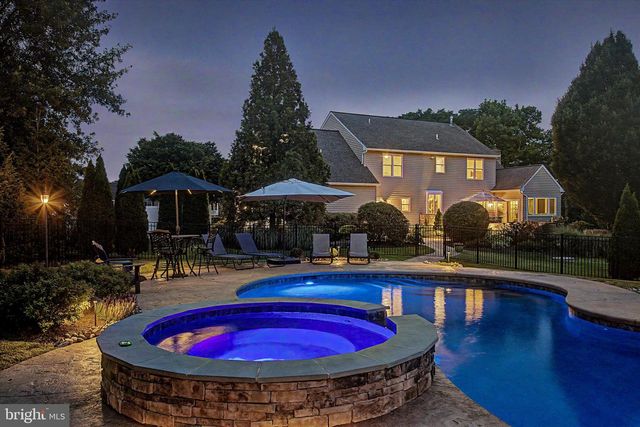 3821 FOUNTAIN CIR, Fountainville, PA 18923