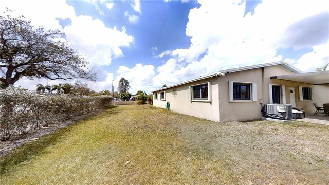 705 NW 8th Ave, Florida City, FL 33034