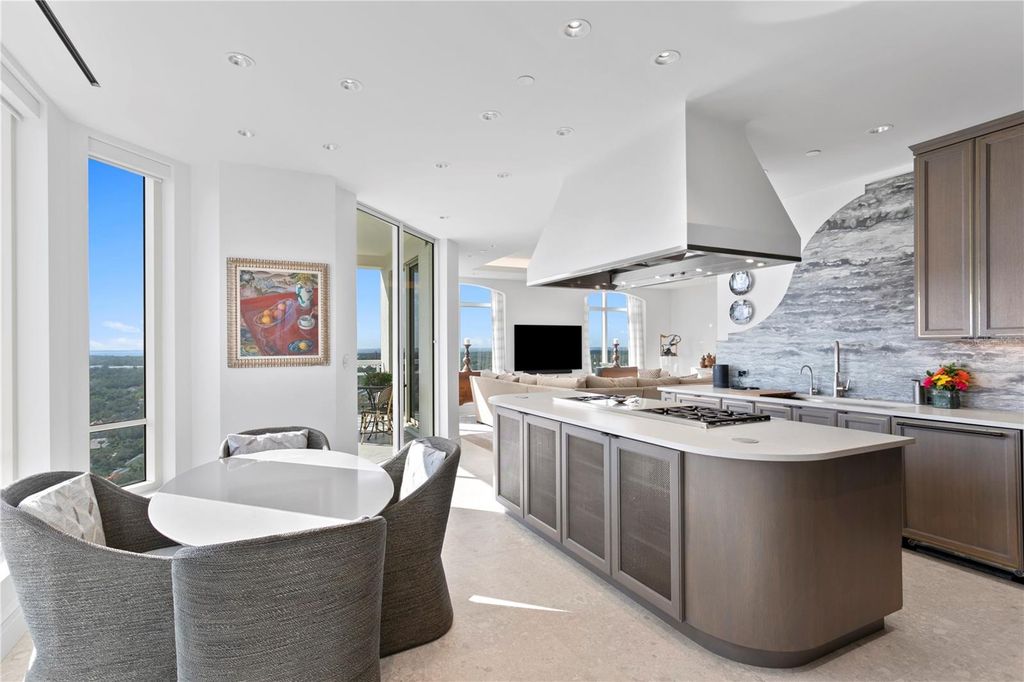 Image 11 of property listing at 4201 BAYSHORE BOULEVARD 2101, Tampa, FL 33611