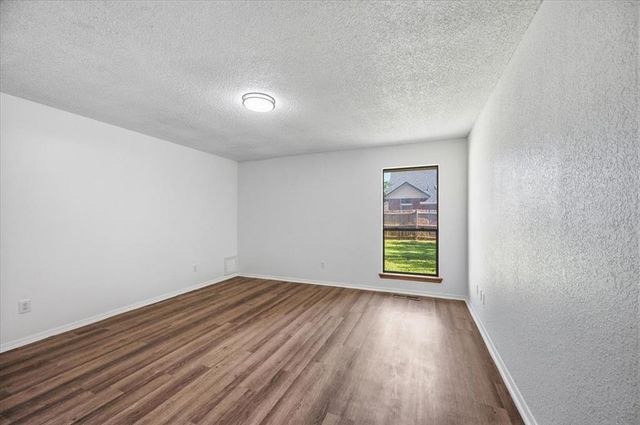 10605 Kristie Lane, Midwest City, OK 73130