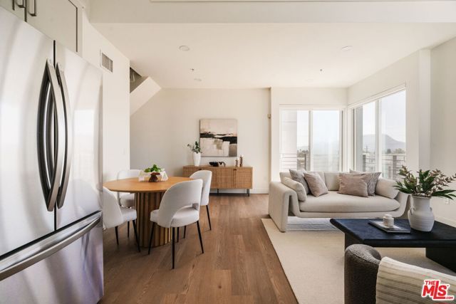 11011 Huston Street 212, North Hollywood (los Angeles), CA 91601