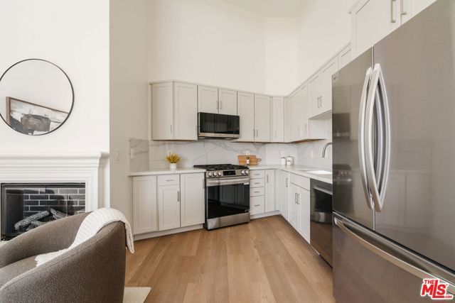 11011 Huston Street 212, North Hollywood (los Angeles), CA 91601