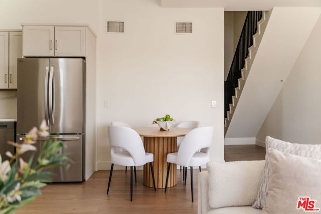 11011 Huston Street 212, North Hollywood (los Angeles), CA 91601