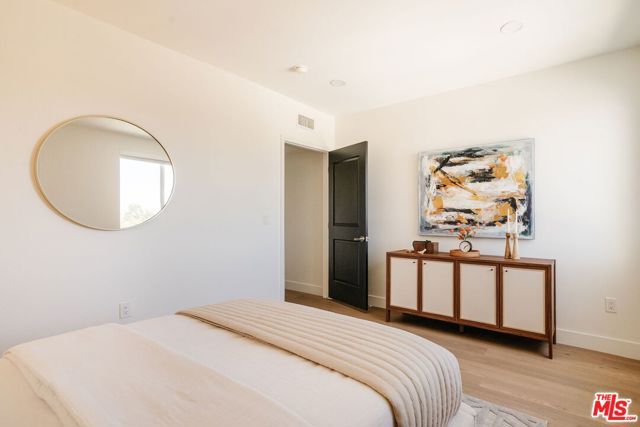 11011 Huston Street 212, North Hollywood (los Angeles), CA 91601