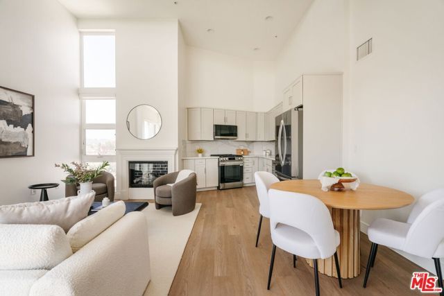 11011 Huston Street 212, North Hollywood (los Angeles), CA 91601
