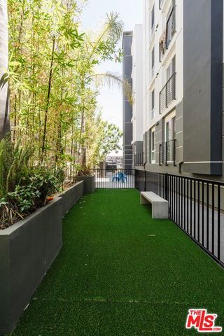 11011 Huston Street 212, North Hollywood (los Angeles), CA 91601