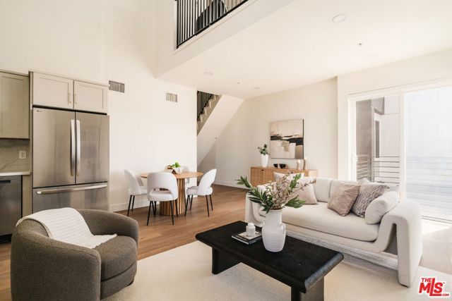 11011 Huston Street 212, North Hollywood (los Angeles), CA 91601