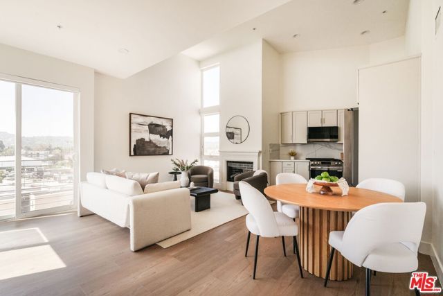 11011 Huston Street 212, North Hollywood (los Angeles), CA 91601