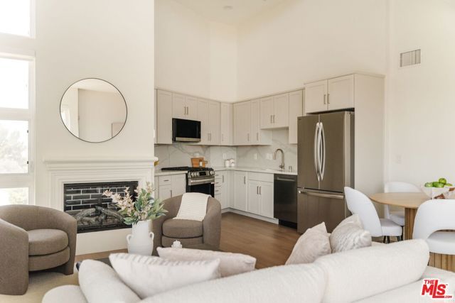 11011 Huston Street 212, North Hollywood (los Angeles), CA 91601