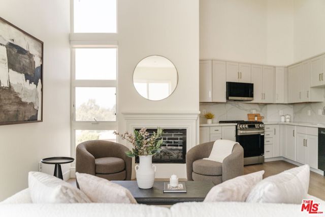 11011 Huston Street 212, North Hollywood (los Angeles), CA 91601