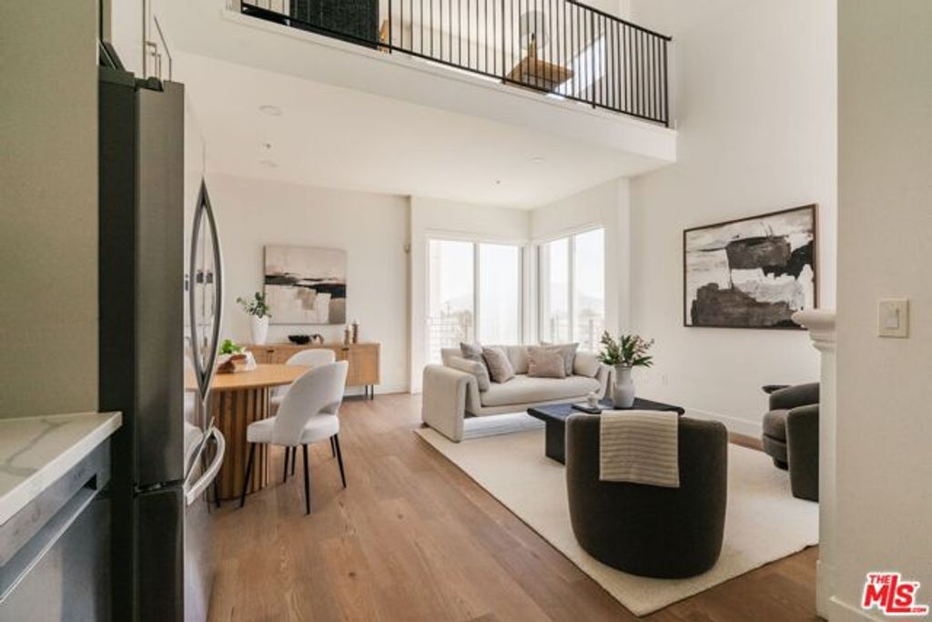 11011 Huston Street 212, North Hollywood (los Angeles), CA 91601