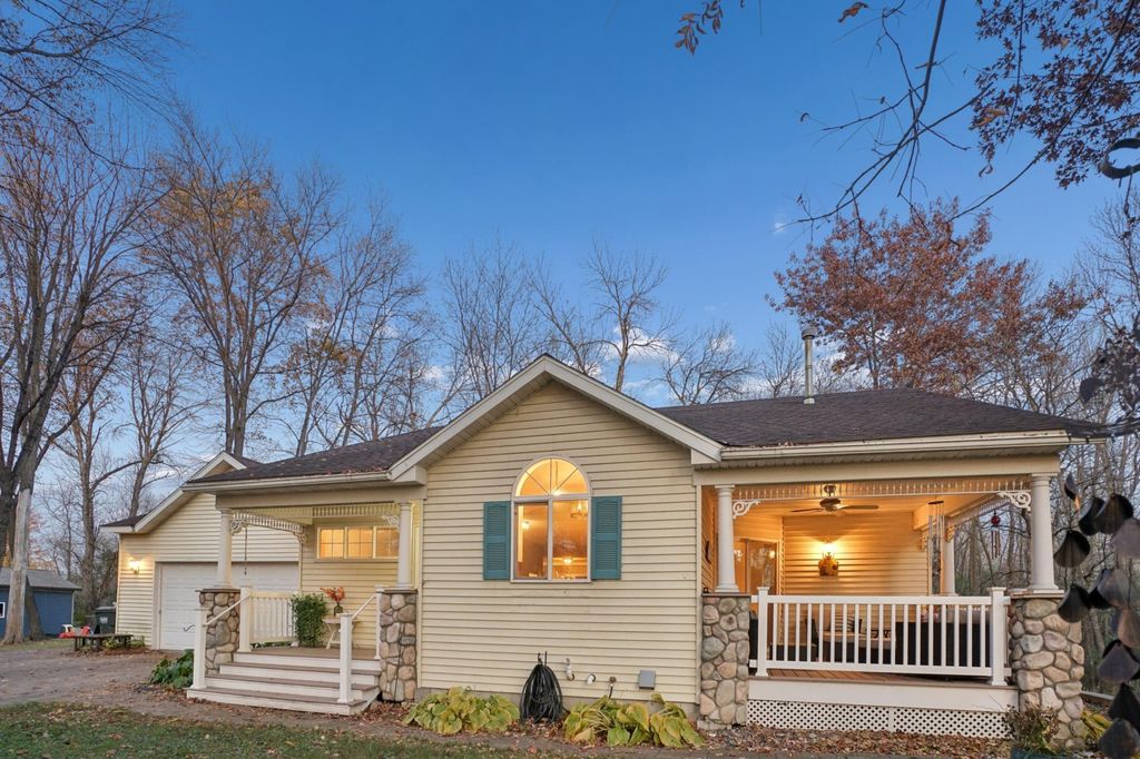 135 Hunters Path, Annandale, MN 55302