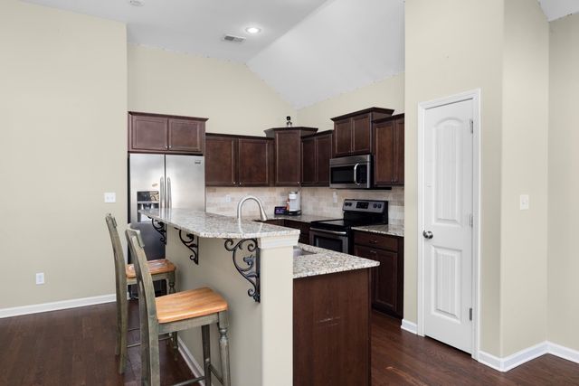 195 WILLOW SPRINGS LN, Oakland, TN 38060