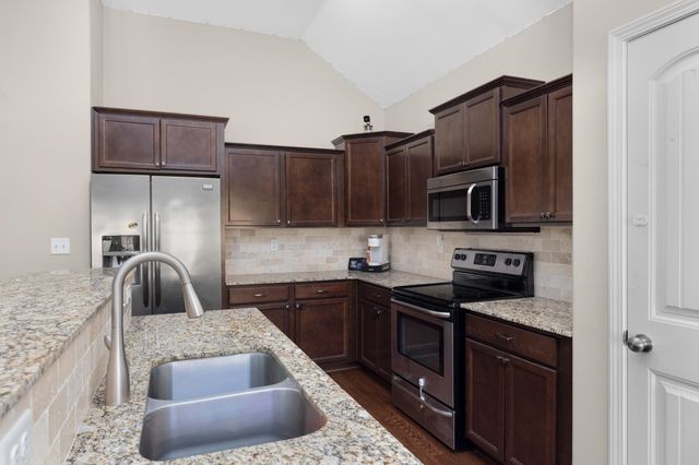 195 WILLOW SPRINGS LN, Oakland, TN 38060