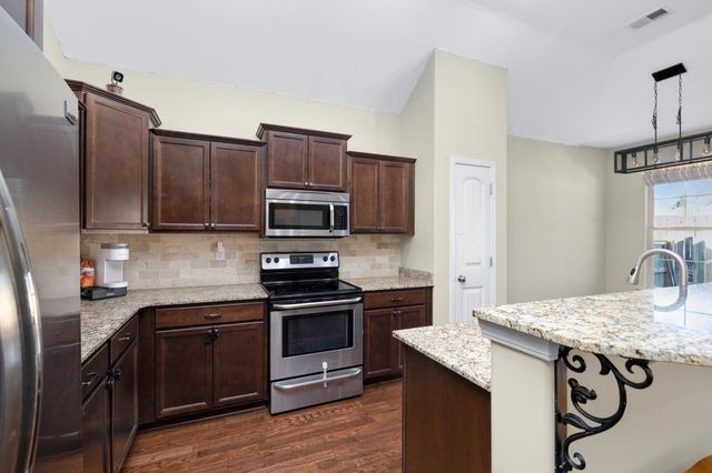 195 WILLOW SPRINGS LN, Oakland, TN 38060