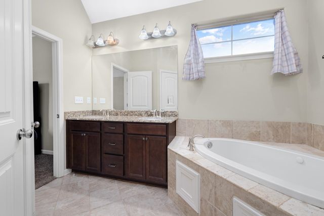 195 WILLOW SPRINGS LN, Oakland, TN 38060