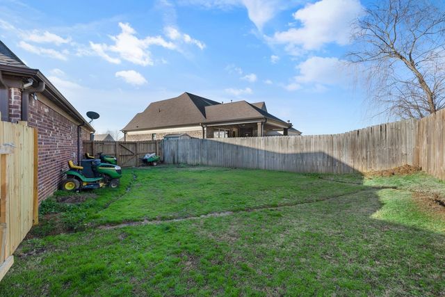 195 WILLOW SPRINGS LN, Oakland, TN 38060