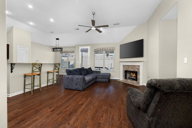 195 WILLOW SPRINGS LN, Oakland, TN 38060