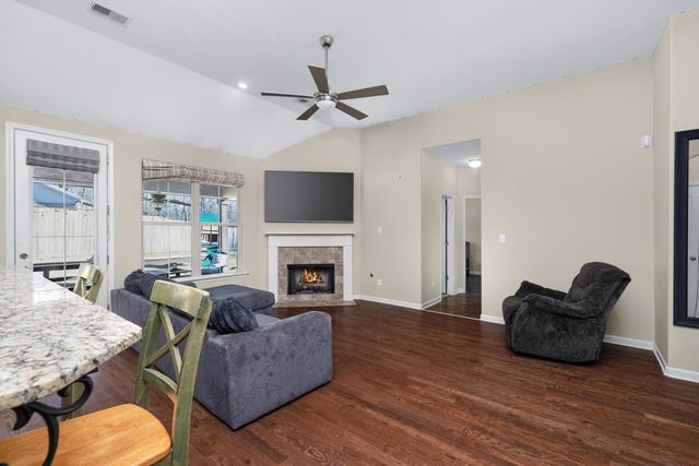 195 WILLOW SPRINGS LN, Oakland, TN 38060