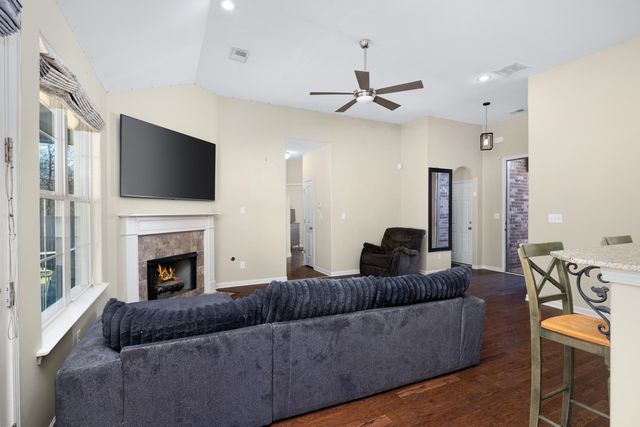 195 WILLOW SPRINGS LN, Oakland, TN 38060