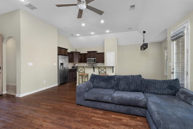 195 WILLOW SPRINGS LN, Oakland, TN 38060