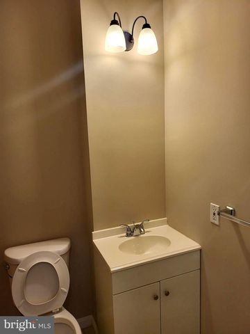 1403 N BOND ST, Baltimore, MD 21213